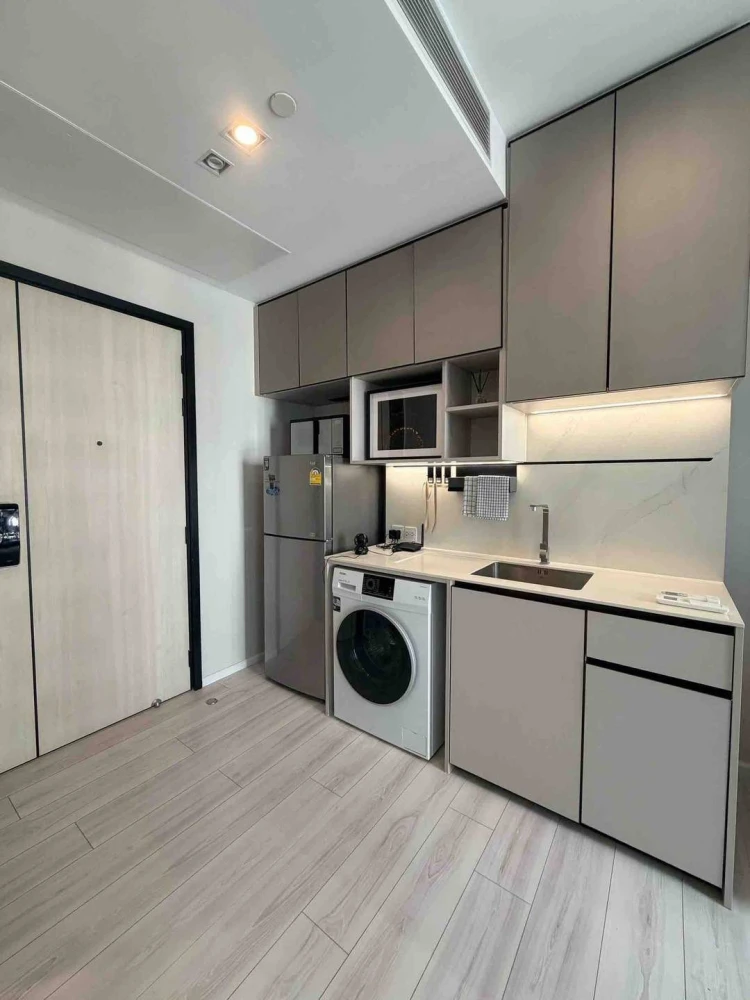 Urgent sale! The Room Phayathai luxury condo, ready to move in, with all amenities. Book yours today! Don't miss out!