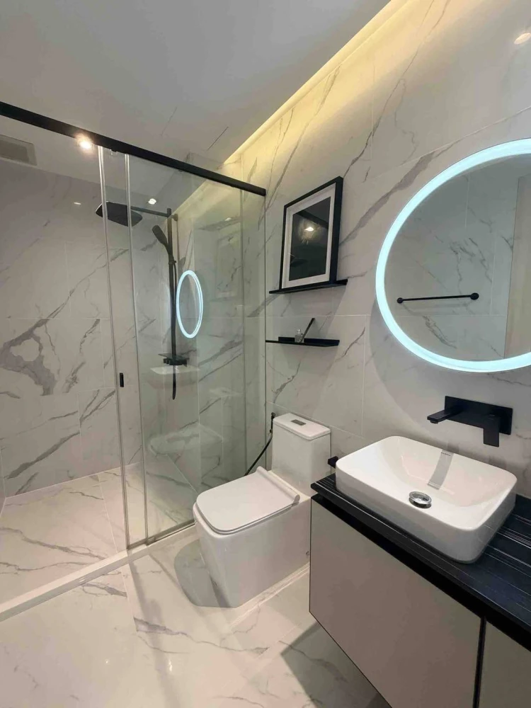 Urgent sale! The Room Phayathai luxury condo, ready to move in, with all amenities. Book yours today! Don't miss out!