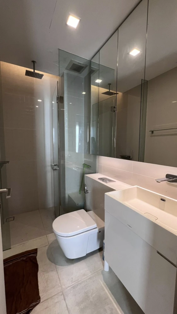 Urgent sale: The Saint Residences, 35th floor, Building C, view of Chatuchak Park, very beautiful view, complete here, come and own it today.