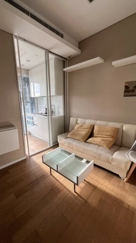 Urgent sale: The Saint Residences, 35th floor, Building C, view of Chatuchak Park, very beautiful view, complete here, come and own it today.