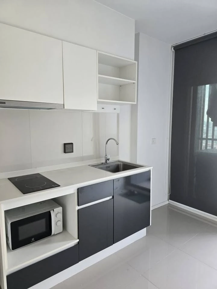 Urgent sale: The Tree Sukhumvit 71-Ekkamai, empty room, not too expensive. Room decorating lovers, I must say that you definitely can't miss this.