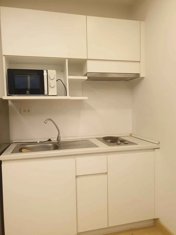 Urgent sale: Thru Thonglor, ready to move in, fully furnished, just bring your own luggage and move in.