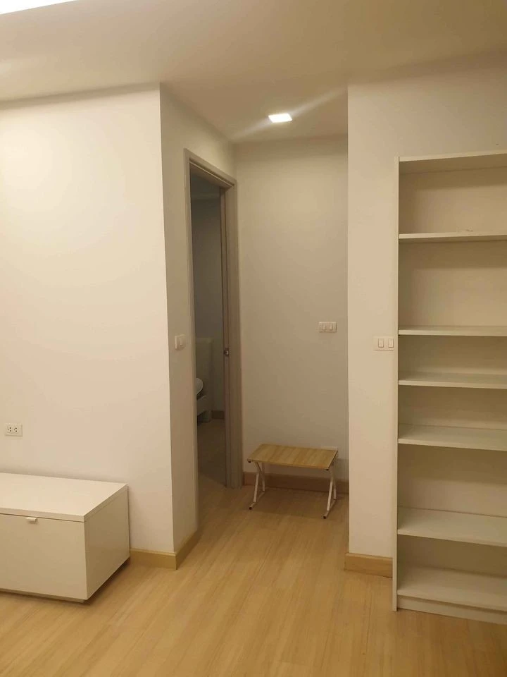 Urgent sale: Thru Thonglor, ready to move in, fully furnished, just bring your own luggage and move in.