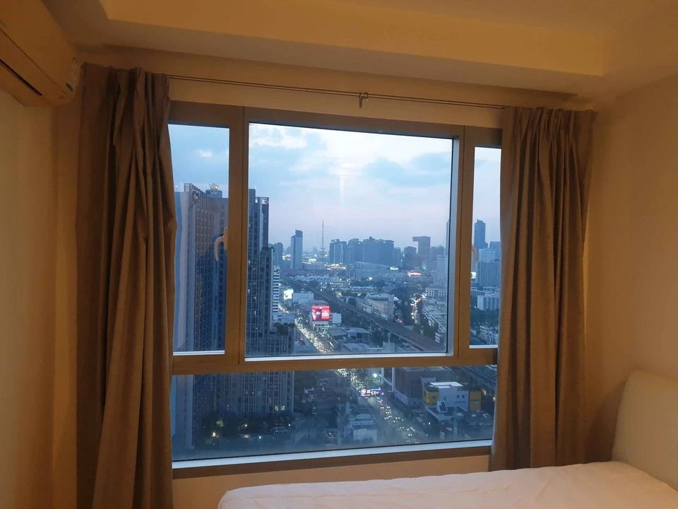 Urgent sale: Thru Thonglor, ready to move in, fully furnished, just bring your own luggage and move in.