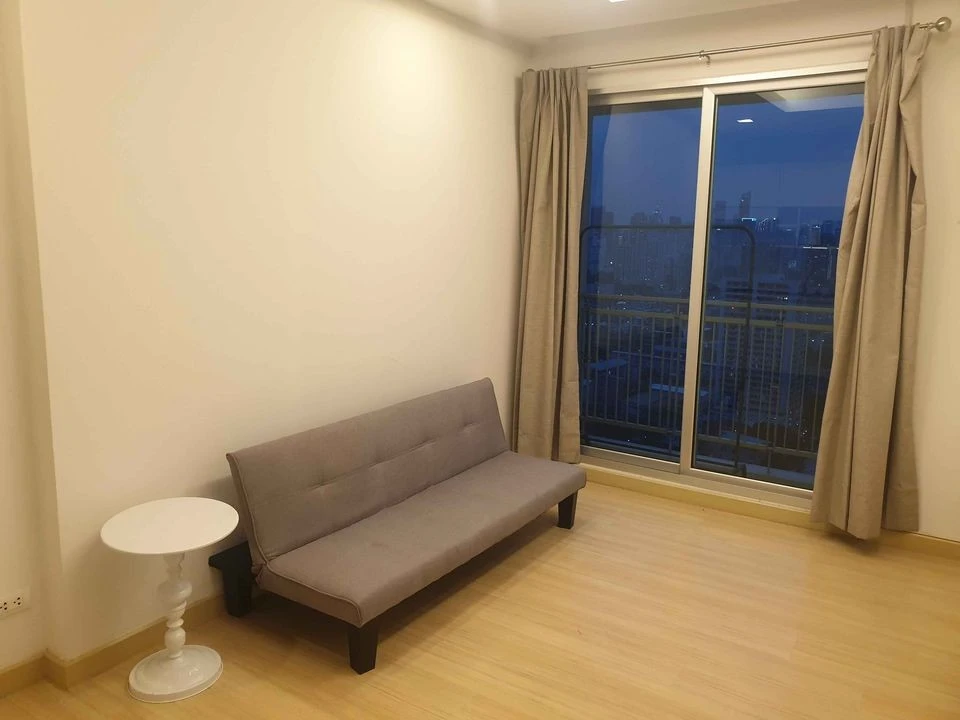 Urgent sale: Thru Thonglor, ready to move in, fully furnished, just bring your own luggage and move in.