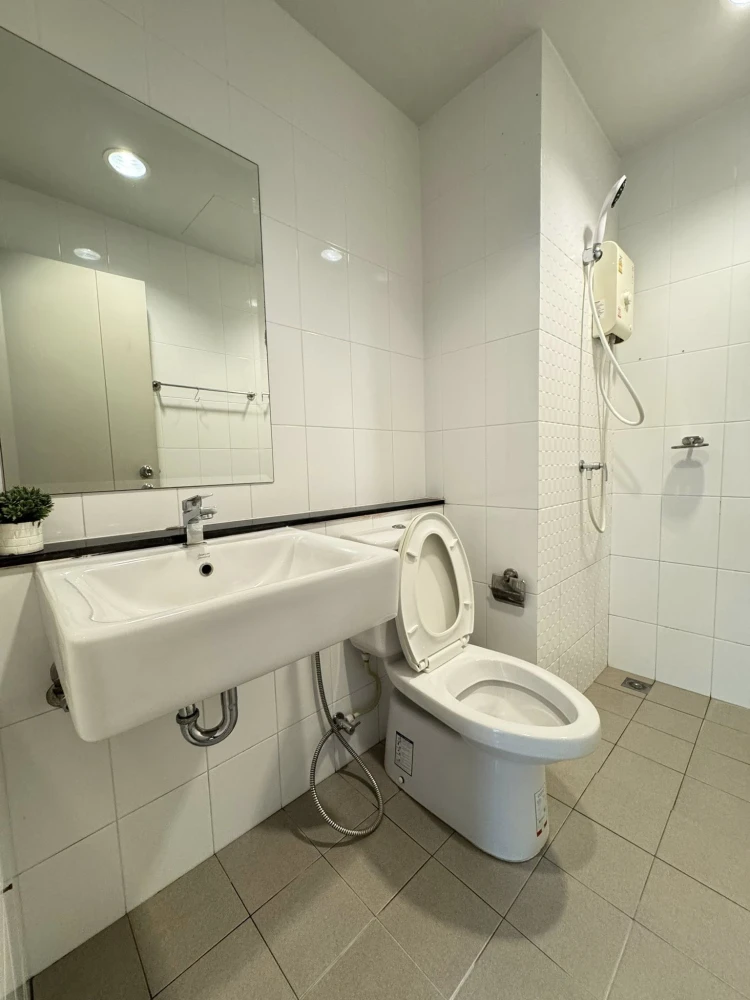 For sale or rent: Unio Condo Sukhumvit 72. Well-separated rooms. Reasonable price. Come and own it today. Don't delay.