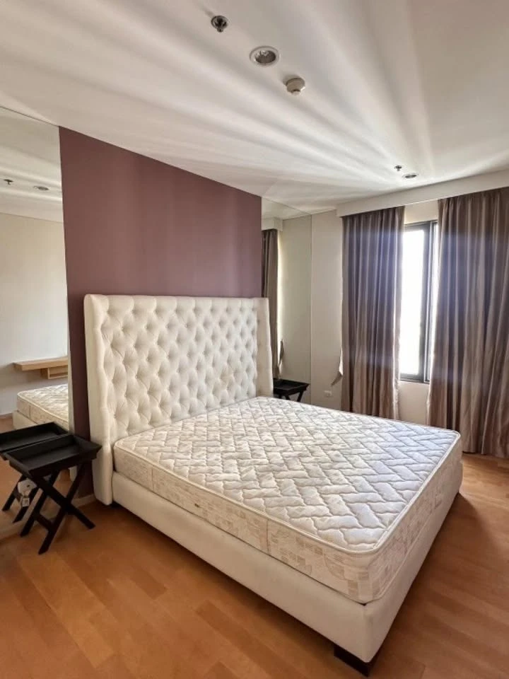 Urgent sale: Villa Asoke, large room with usable space, good for living or investment, don't miss it.