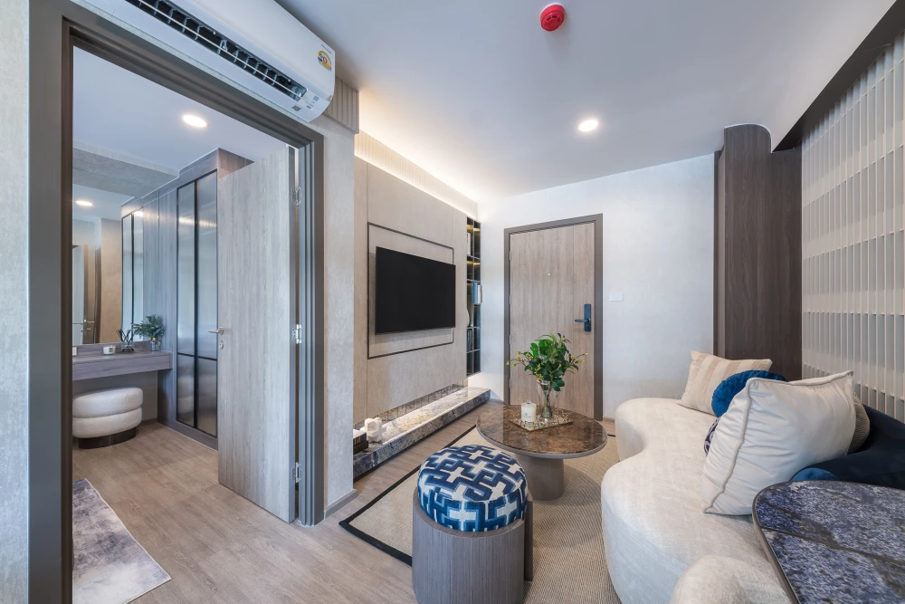 Urgent sale! Vivere by Very Condo, Sukhumvit 72. Beautifully decorated unit with high-quality built-in furniture. Own it today!