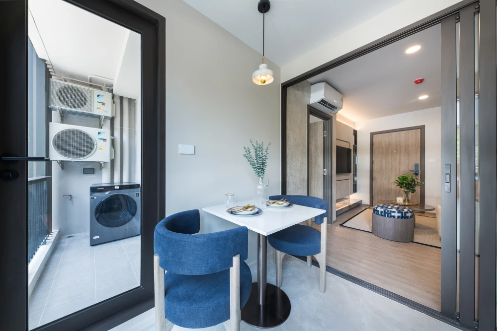 Urgent sale! Vivere by Very Condo, Sukhumvit 72. Beautifully decorated unit with high-quality built-in furniture. Own it today!
