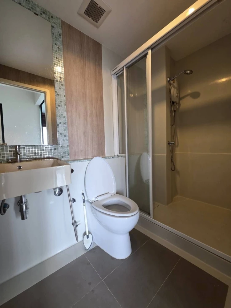Urgent sale! Aspire Sathorn Taksin condo (copper zone). Clearly partitioned rooms. Affordable price. Reserve yours today!