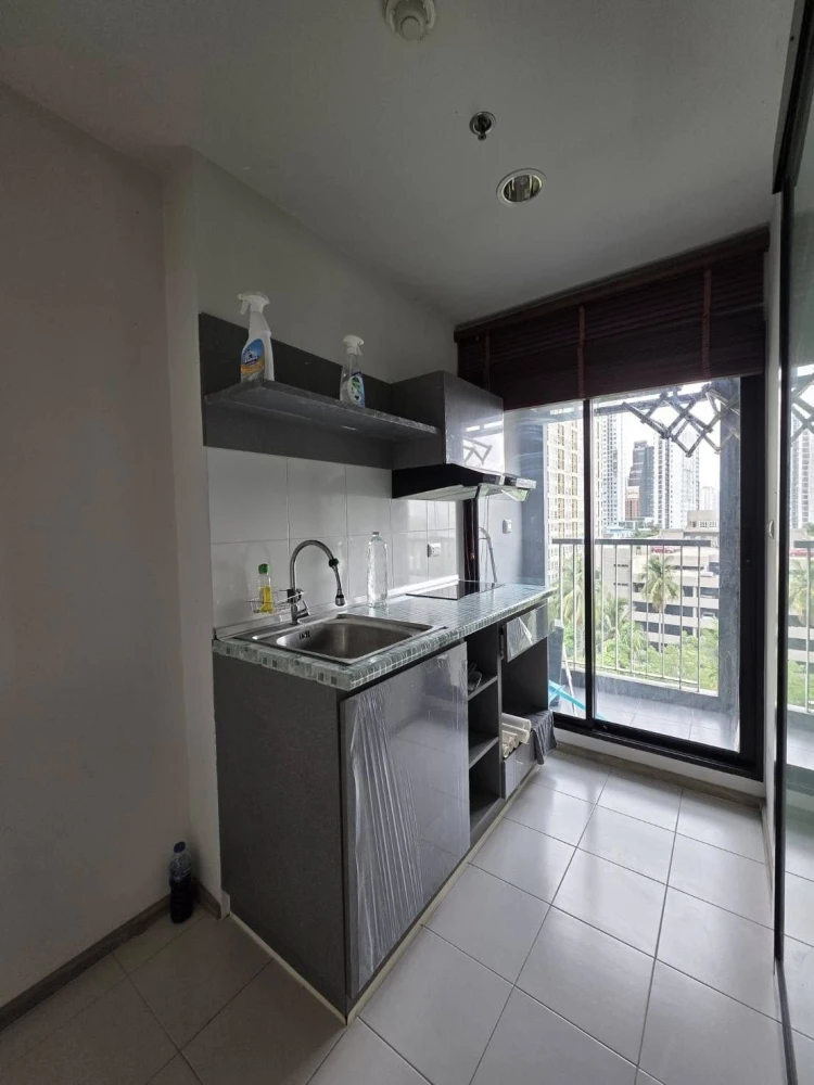 Urgent sale! Aspire Sathorn Taksin condo (copper zone). Clearly partitioned rooms. Affordable price. Reserve yours today!
