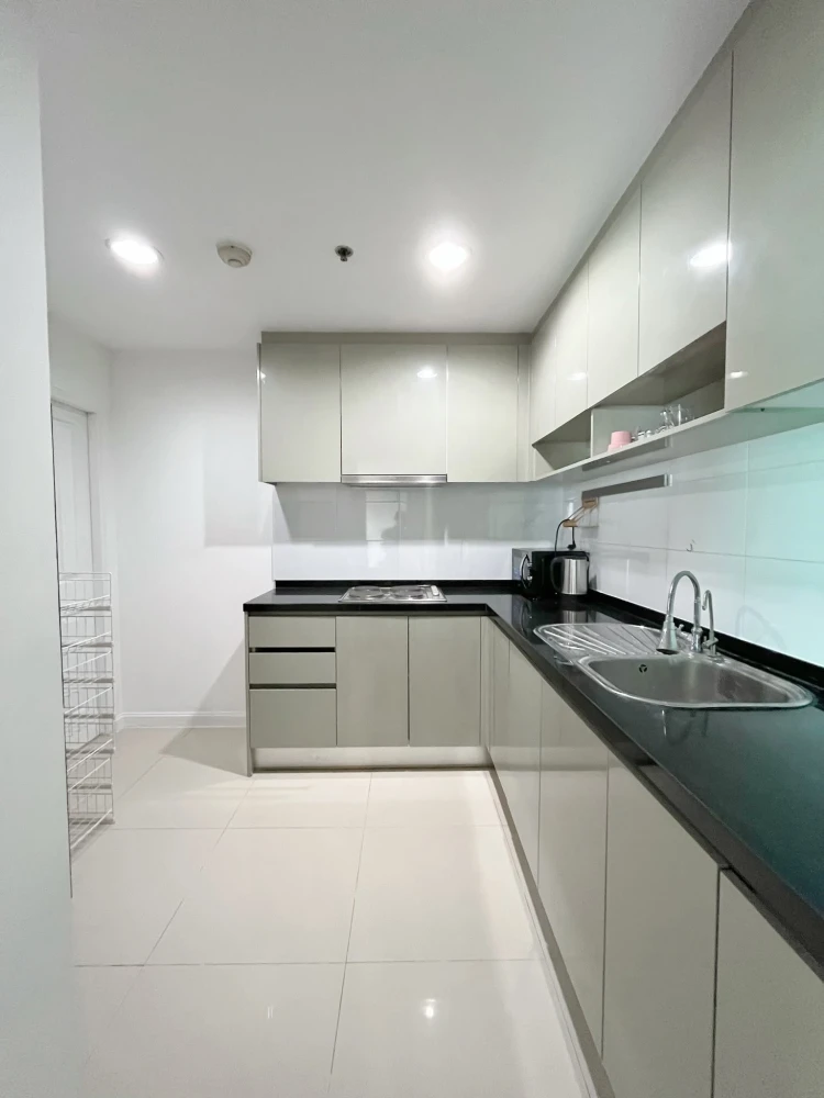 Urgent sale! Belle Grand Rama 9 condo, large unit with ample living space. Grab this opportunity to own one now!