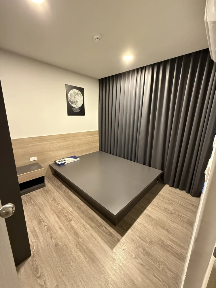 Urgent sale! Flexi Condo Sathorn-Charoen Nakhon. Large, comfortable room with plenty of usable space. Come and reserve yours today!