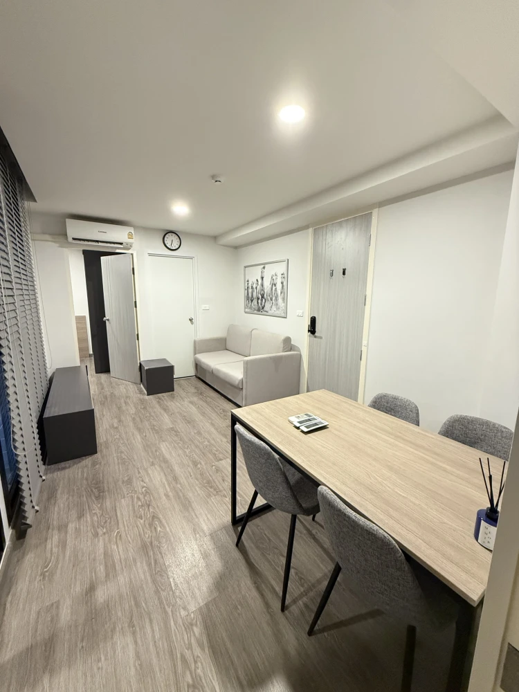 Urgent sale! Flexi Condo Sathorn-Charoen Nakhon. Large, comfortable room with plenty of usable space. Come and reserve yours today!