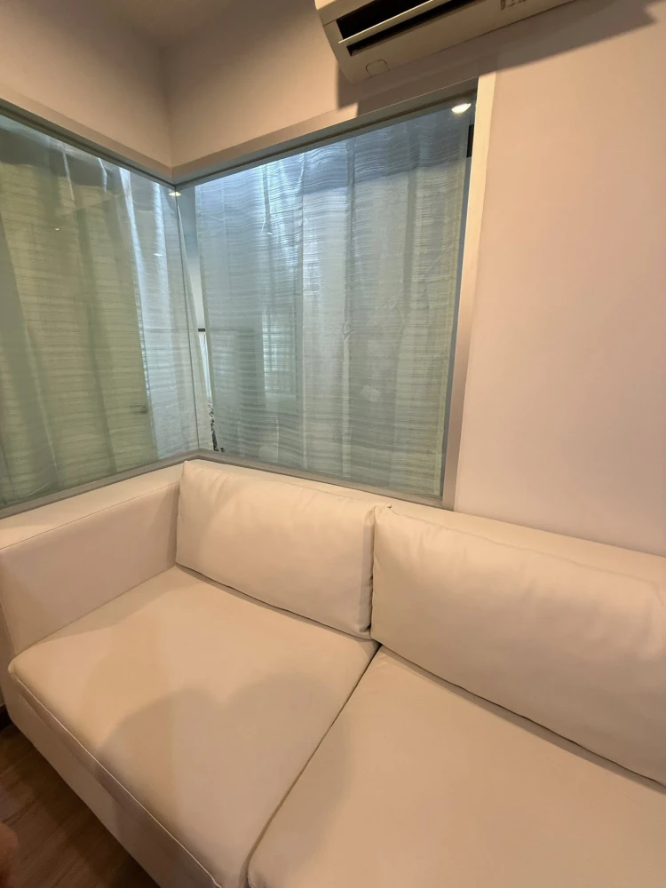 Urgent sale! Hallmark Chaengwattana condo. Spacious unit with ample living space. Grab this opportunity now! Don't miss out!