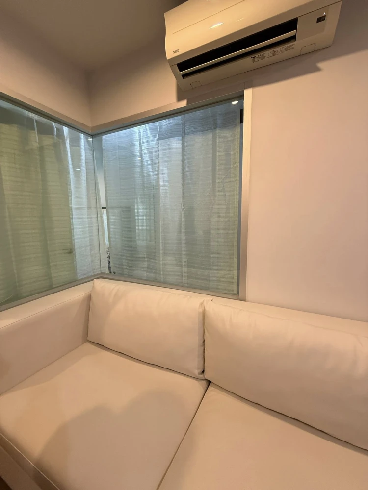Urgent sale! Hallmark Chaengwattana condo. Spacious unit with ample living space. Grab this opportunity now! Don't miss out!