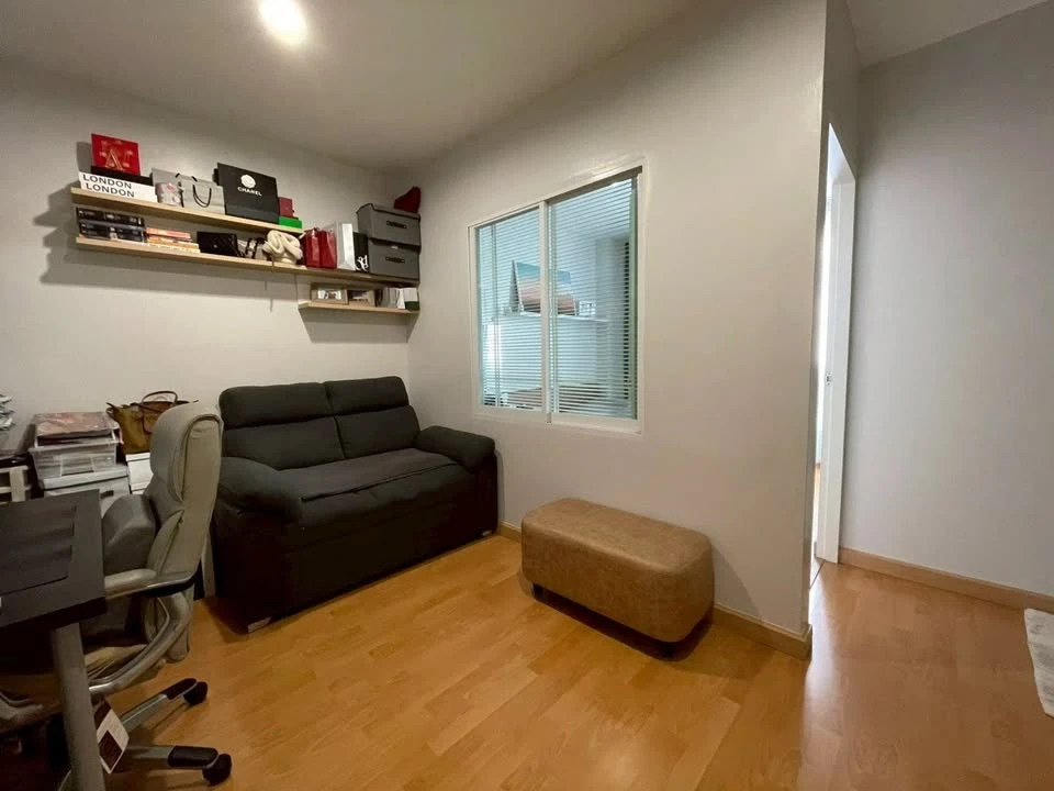 Urgent sale! Condo Life @ Phaholyothin 18, ready to move in, great price, come and own it today, don't miss out!