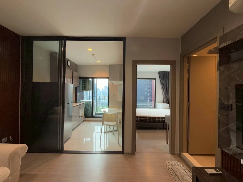 Urgent sale! Life Asoke Rama9 condo, ready to move in, 24th floor, Asoke view, unblocked. Convenient and complete amenities all in one place. Book now