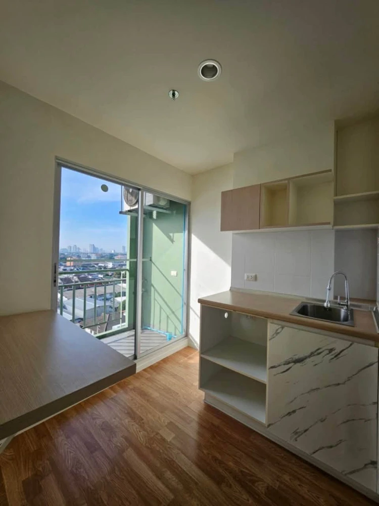 Urgent sale! Lumpini Park Nawamin-Si Burapha condo. The unit is partitioned into separate, clearly defined zones. Great value! Buy now!
