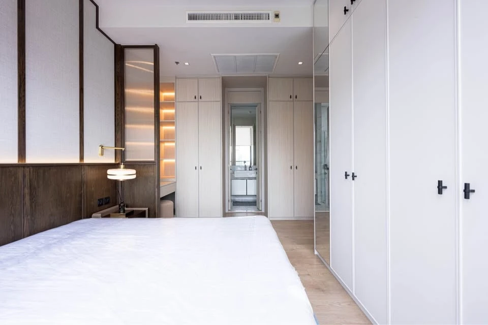 Urgent sale, Noble BE19 Sukhumvit condo, spacious room, well-decorated, great price, buy now.