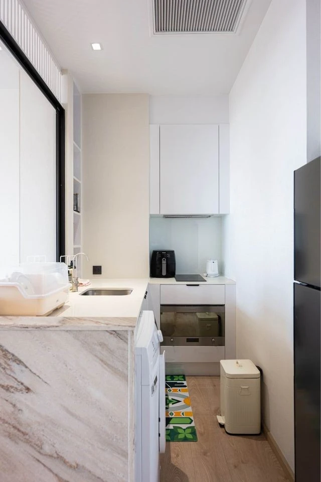 Urgent sale, Noble BE19 Sukhumvit condo, spacious room, well-decorated, great price, buy now.