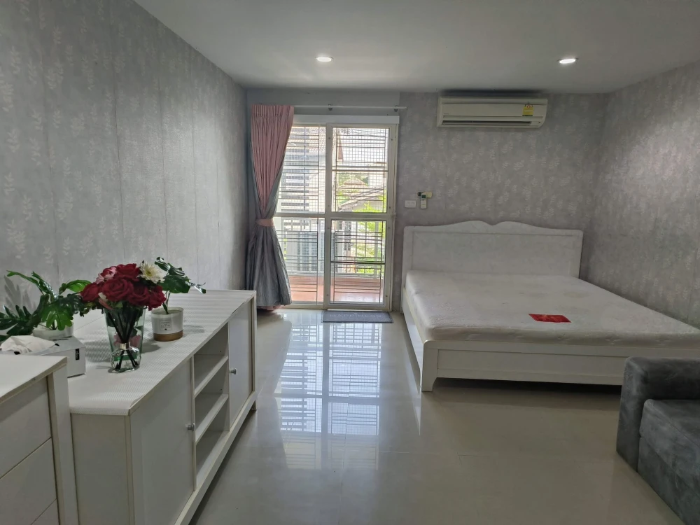 Urgent sale: Regent Home 6 Prachachuen Condo. Move-in ready, fully equipped with amenities, and great value. Book now!