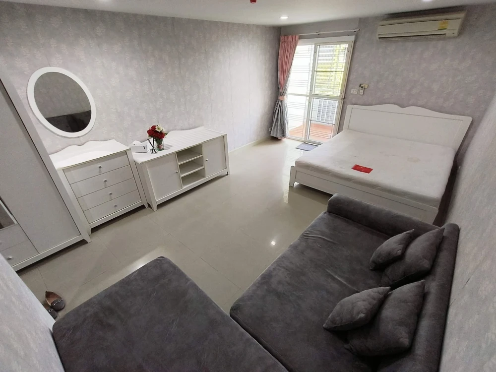 Urgent sale: Regent Home 6 Prachachuen Condo. Move-in ready, fully equipped with amenities, and great value. Book now!