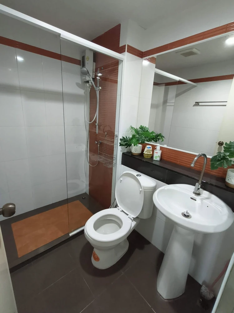 Urgent sale: Regent Home 6 Prachachuen Condo. Move-in ready, fully equipped with amenities, and great value. Book now!