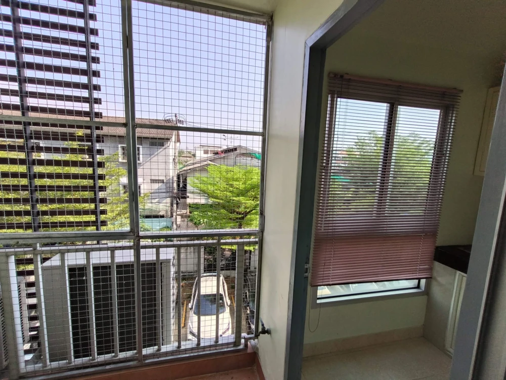 Urgent sale: Regent Home 6 Prachachuen Condo. Move-in ready, fully equipped with amenities, and great value. Book now!