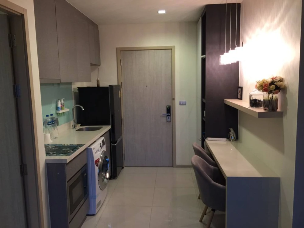 Urgent sale! Rhythm Sukhumvit 36-38 condo, ready to move in, 11th floor. Great height, great price. Own it now!