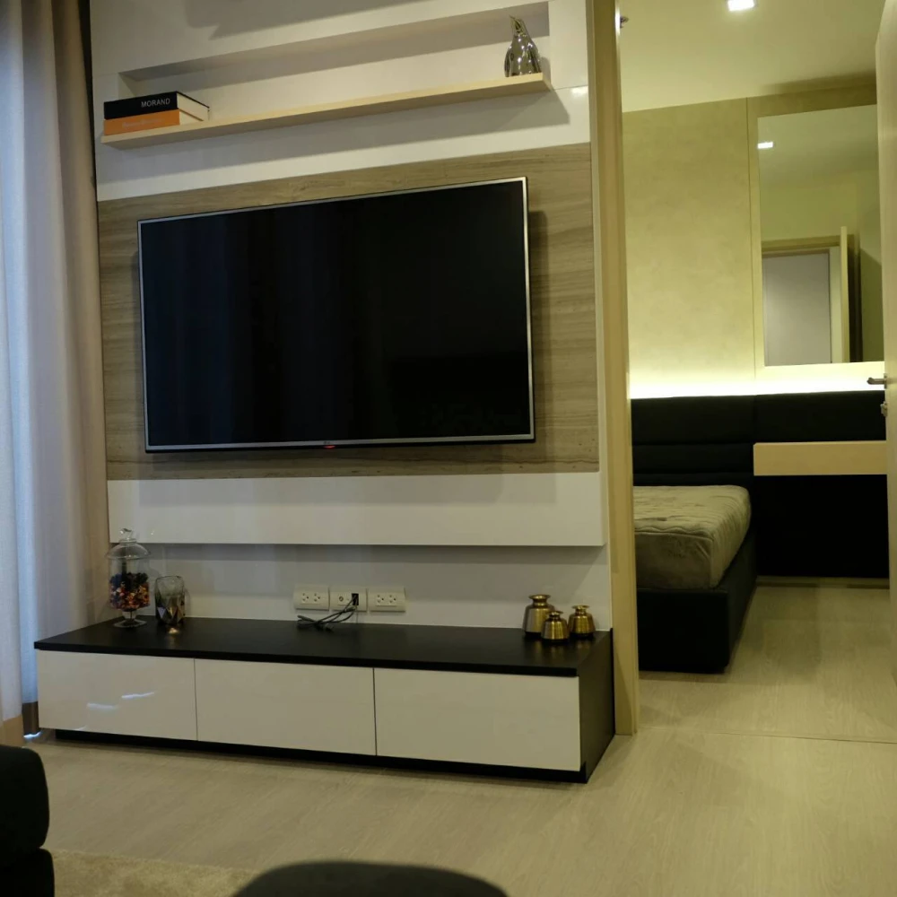 Urgent sale! Rhythm Sukhumvit 36-38 condo, ready to move in, 11th floor. Great height, great price. Own it now!