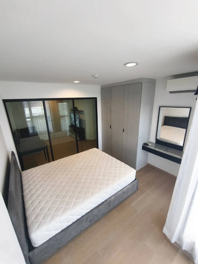 Urgent sale! Rise Rama 9 condo, ready to move in, fully furnished, amazing price. Own it now!