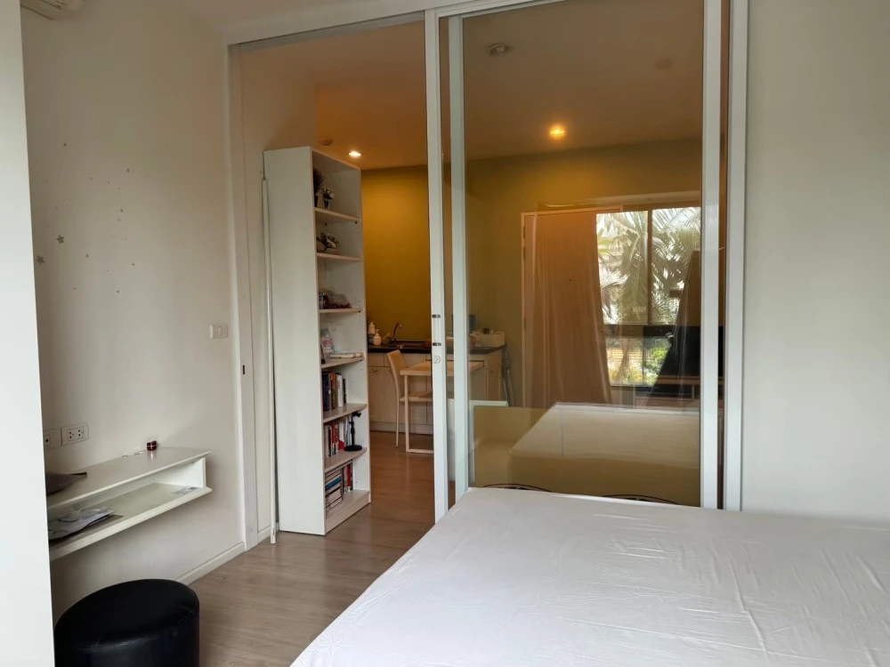 Urgent sale! S1 Rama 9 condo, well-partitioned units with defined zones. Great price! Book today! Don't miss out!