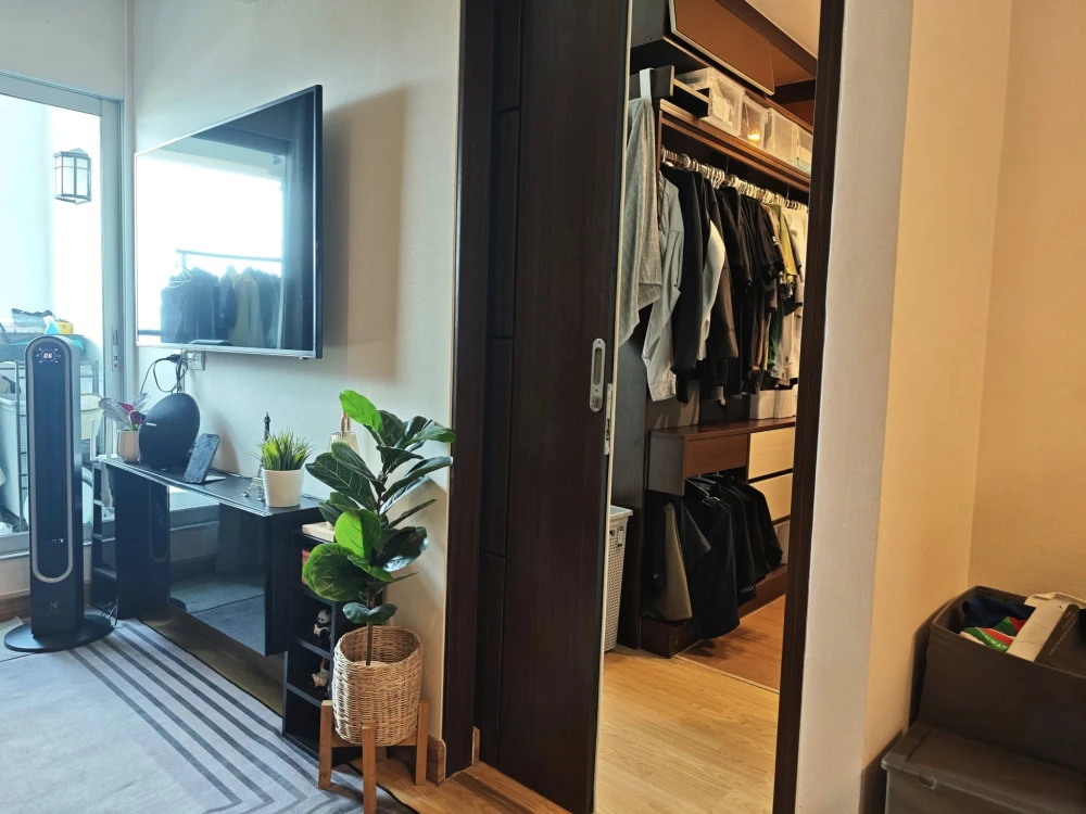 Condo for sale: The Aspire Rama 4. Corner room with privacy. Great price. You must hurry to reserve it. Don't miss out!