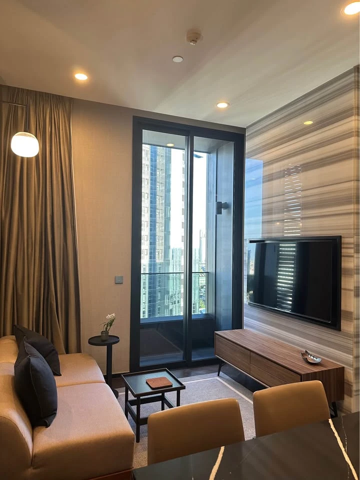 Urgent sale! The ESSE Sukhumvit 36 ​​condo, fully furnished and ready to move in. High floor. Book yours today! Don't miss out!