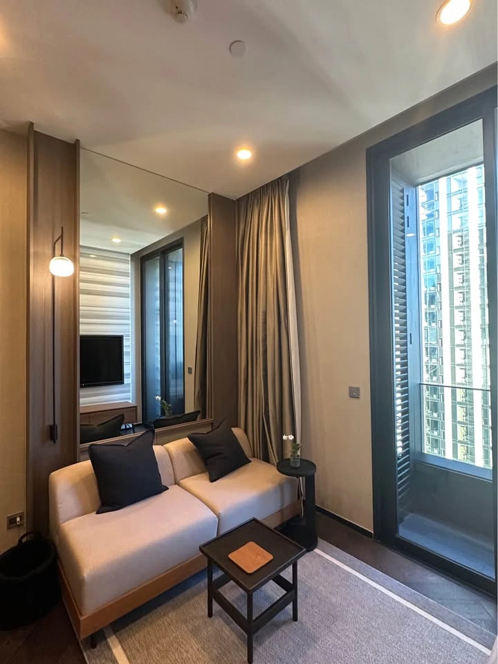 Urgent sale! The ESSE Sukhumvit 36 ​​condo, fully furnished and ready to move in. High floor. Book yours today! Don't miss out!
