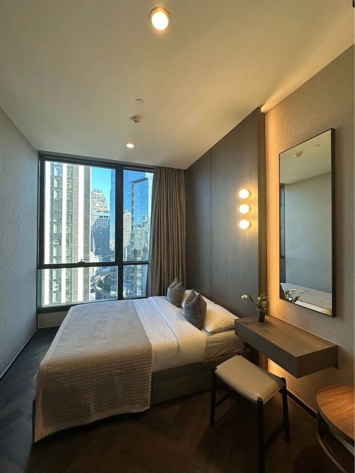Urgent sale! The ESSE Sukhumvit 36 ​​condo, fully furnished and ready to move in. High floor. Book yours today! Don't miss out!