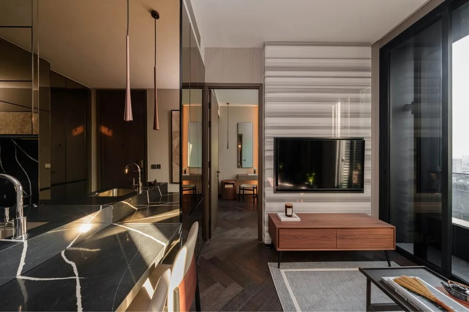 Urgent sale! The ESSE Sukhumvit 36 ​​condo, fully furnished and ready to move in. High floor. Book yours today! Don't miss out!