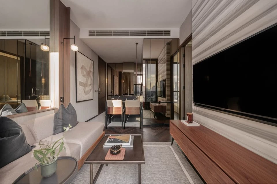 Urgent sale! The ESSE Sukhumvit 36 ​​condo, fully furnished and ready to move in. High floor. Book yours today! Don't miss out!