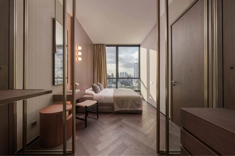 Urgent sale! The ESSE Sukhumvit 36 ​​condo, fully furnished and ready to move in. High floor. Book yours today! Don't miss out!