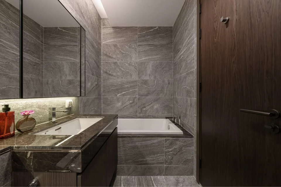 Urgent sale! The ESSE Sukhumvit 36 ​​condo, fully furnished and ready to move in. High floor. Book yours today! Don't miss out!