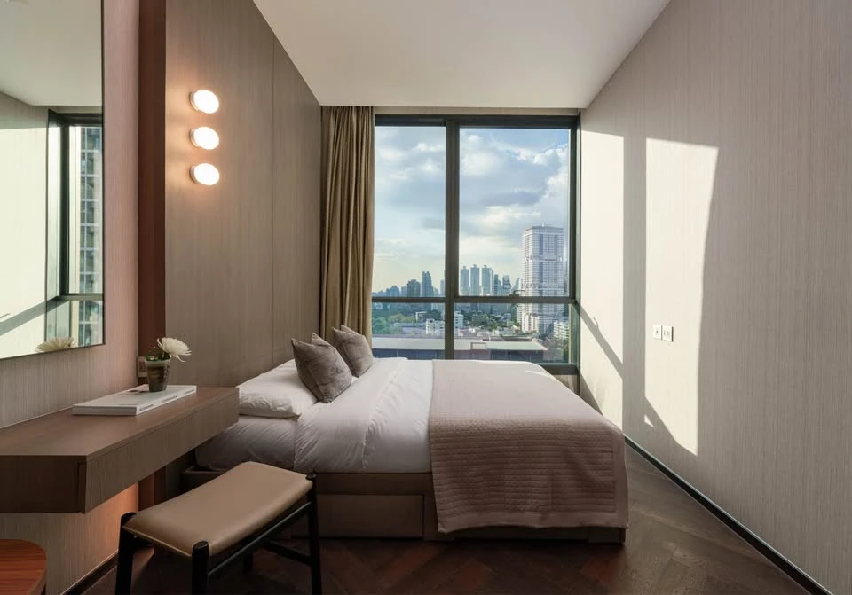 Urgent sale! The ESSE Sukhumvit 36 ​​condo, fully furnished and ready to move in. High floor. Book yours today! Don't miss out!