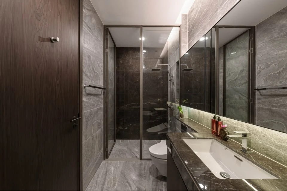 Urgent sale! The ESSE Sukhumvit 36 ​​condo, fully furnished and ready to move in. High floor. Book yours today! Don't miss out!