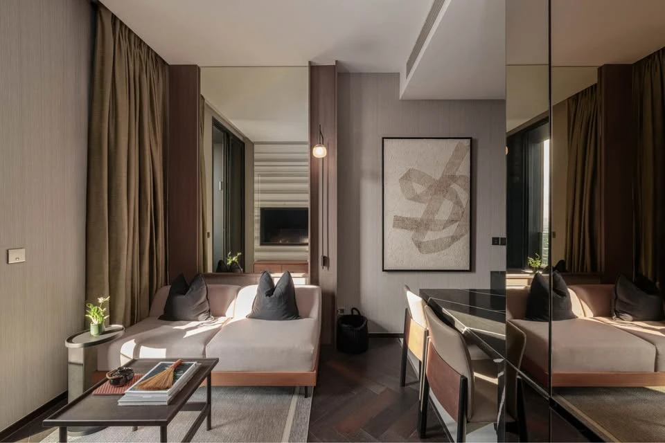 Urgent sale! The ESSE Sukhumvit 36 ​​condo, fully furnished and ready to move in. High floor. Book yours today! Don't miss out!