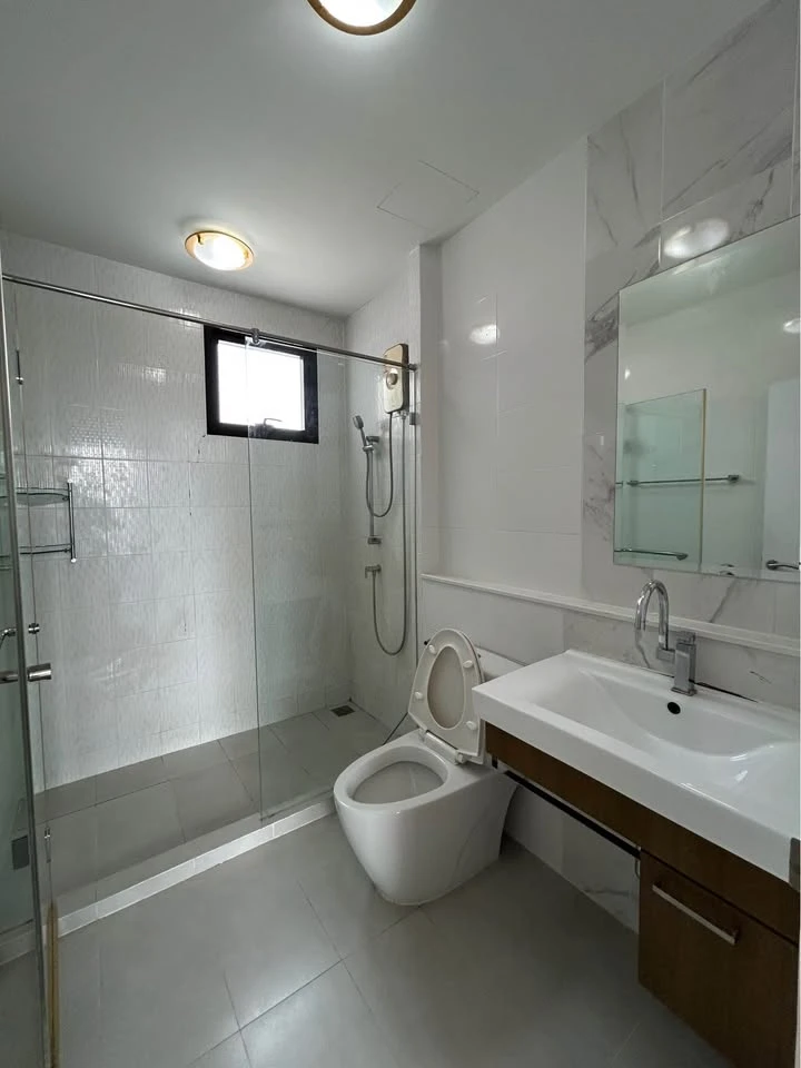 Urgent sale! The Niche Pride Thonglor-Phetchaburi condo, 20th floor, high floor with stunning views, at an unbeatable price. Own it today!