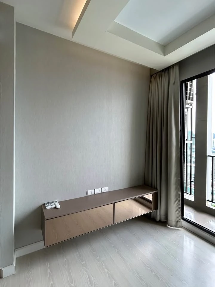 Urgent sale! The Niche Pride Thonglor-Phetchaburi condo, 20th floor, high floor with stunning views, at an unbeatable price. Own it today!