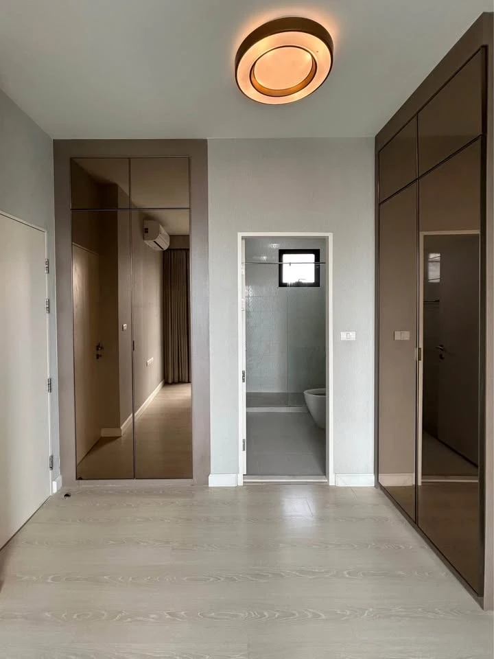 Urgent sale! The Niche Pride Thonglor-Phetchaburi condo, 20th floor, high floor with stunning views, at an unbeatable price. Own it today!