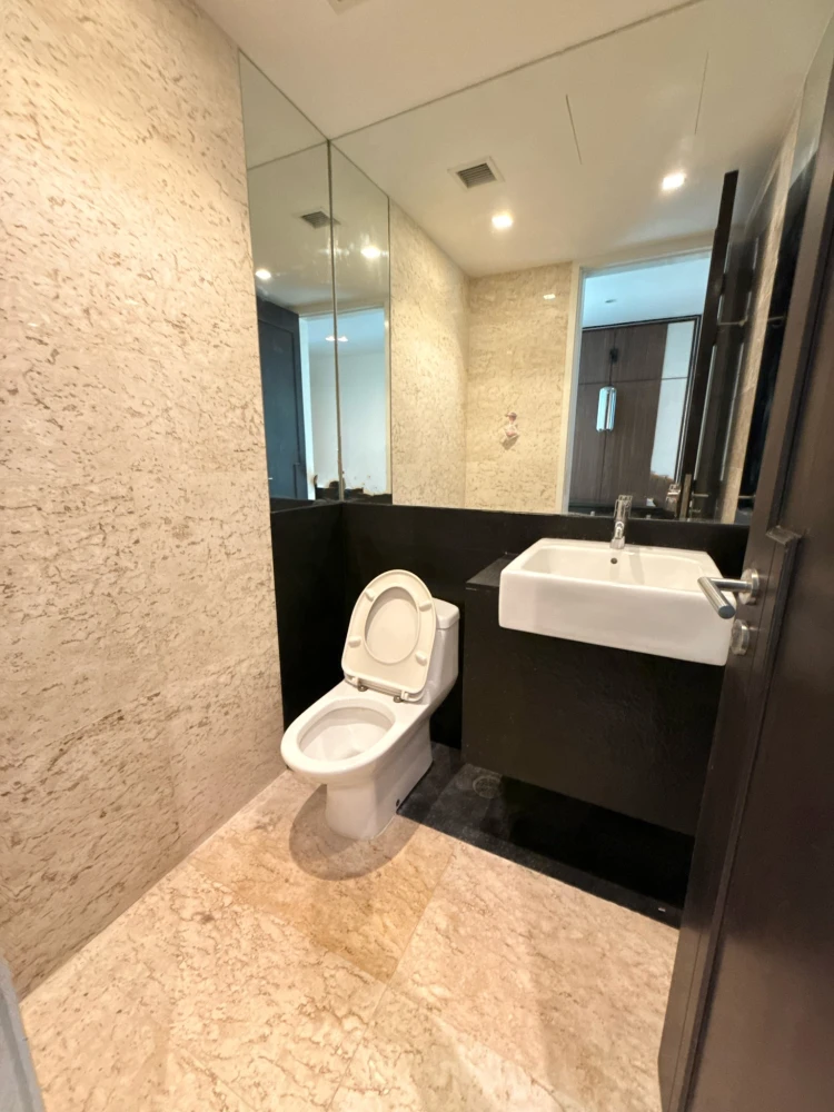 Urgent sale! The Pano Rama 3 condo, right by the Chao Phraya River. Spacious rooms with ample living space. Book now, don't miss out!