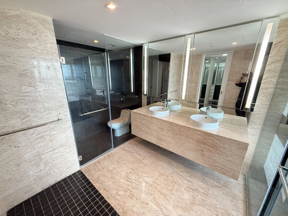 Urgent sale! The Pano Rama 3 condo, right by the Chao Phraya River. Spacious rooms with ample living space. Book now, don't miss out!