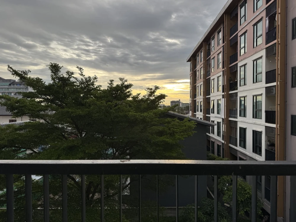 Urgent sale! The Privacy Rewadee condo, spacious and comfortable, fully furnished. Own it now!